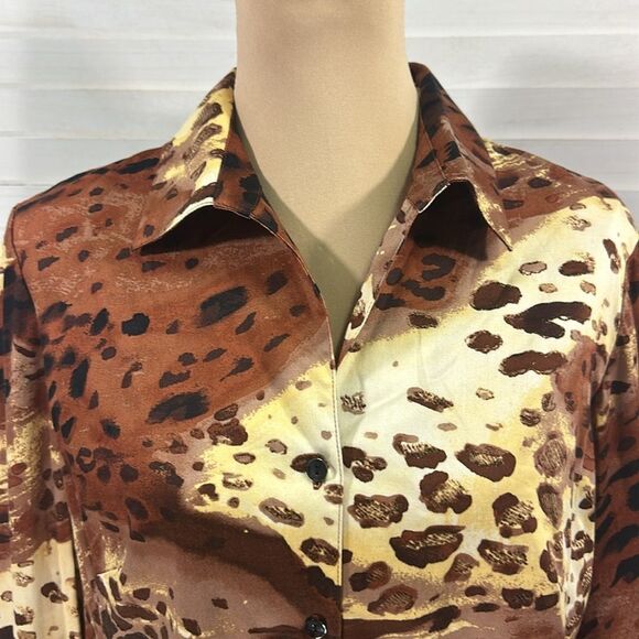 Chico’s Shirt Size 2 (12) Long Sleeve Animal Print - Picture 3 of 13